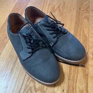 Boys Size 2 Gray Dress Shoes